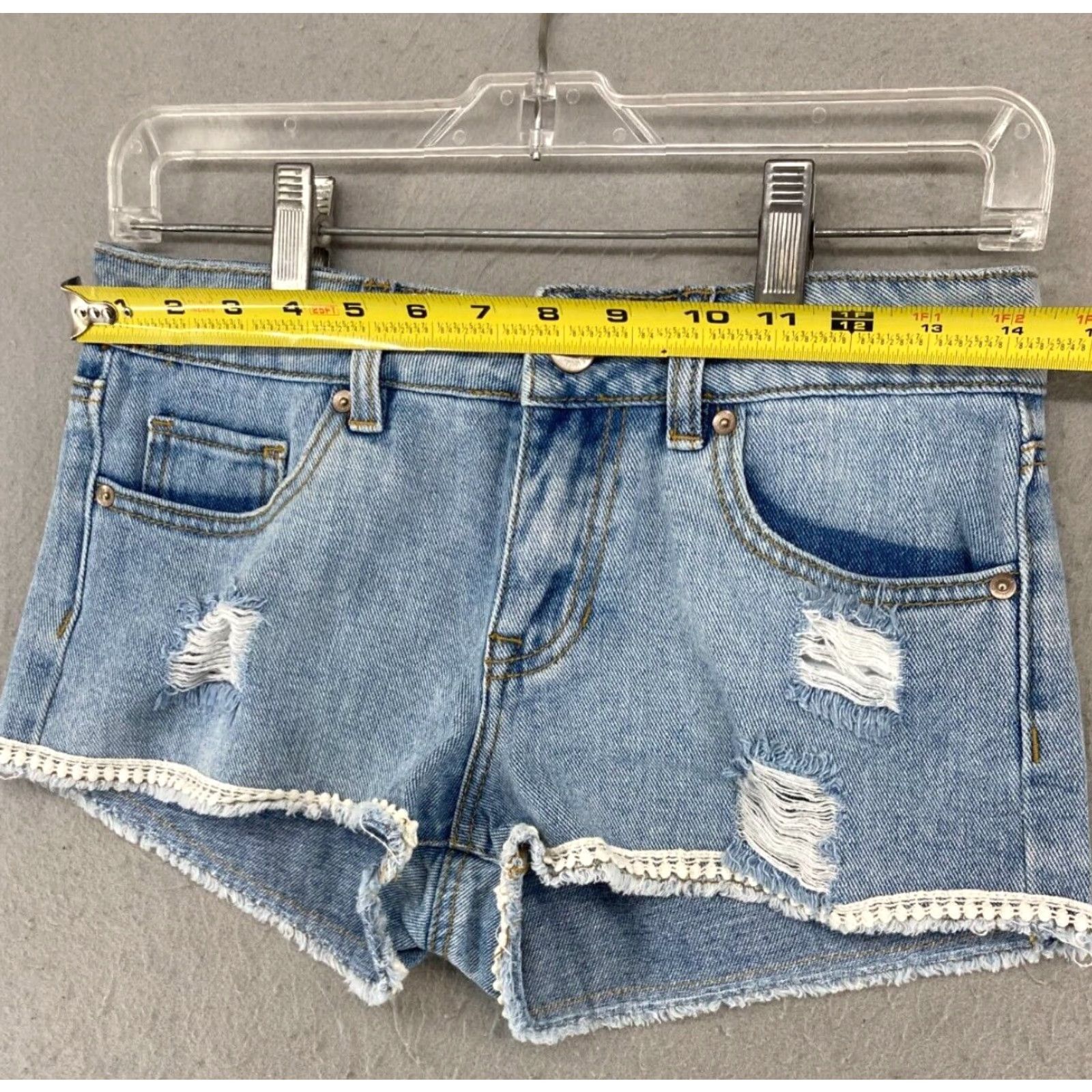 Denime Bullhead Denim Shorts Women 3 Low Rise Distressed Lace Blue Womens Size 26" / US 2 / IT 38 - 2 Thumbnail