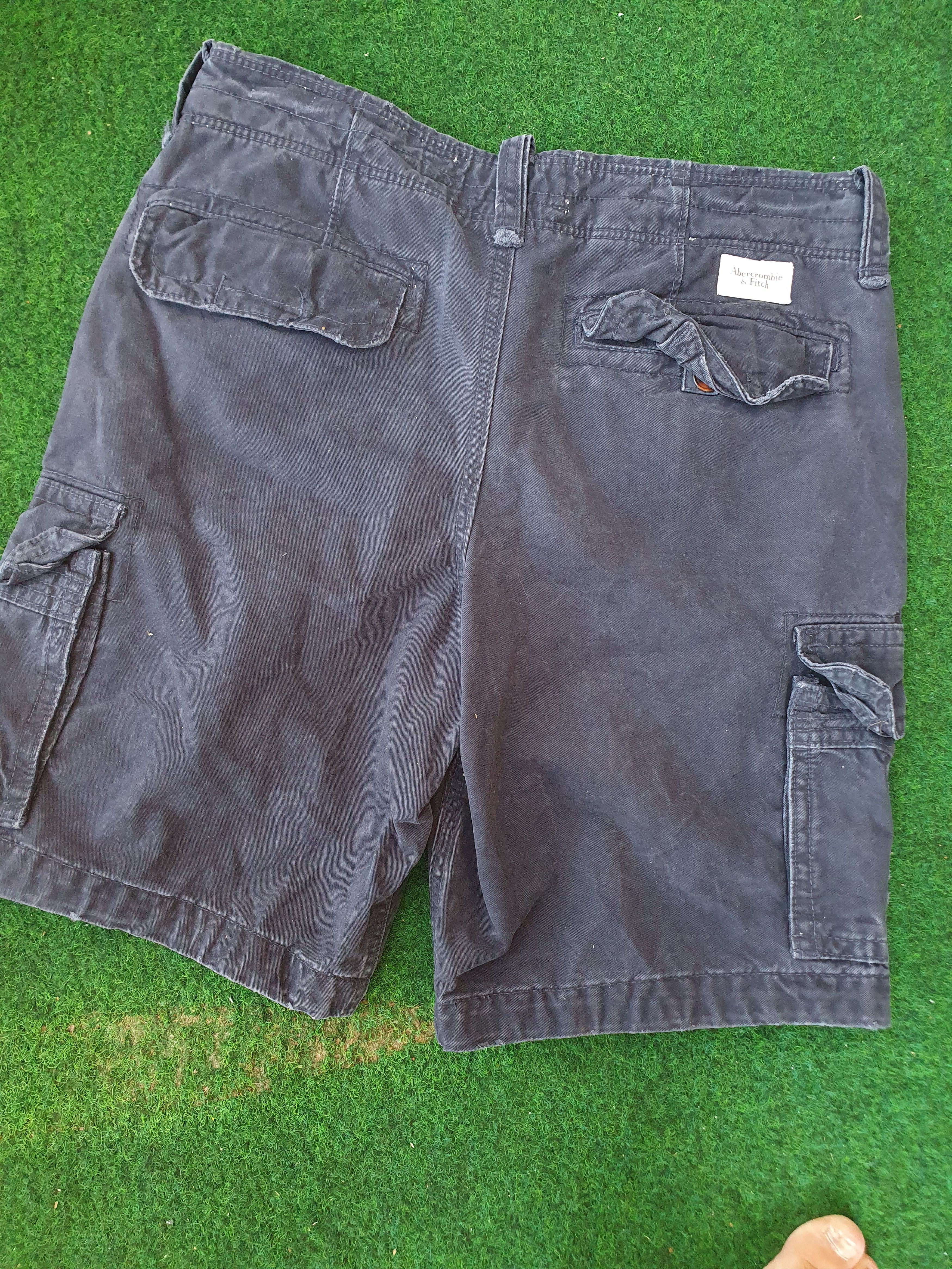 Abercrombie & Fitch Abercrombie & Fitch Heavy Cargo Shorts Size 33 Size US 33 - 2 Thumbnail