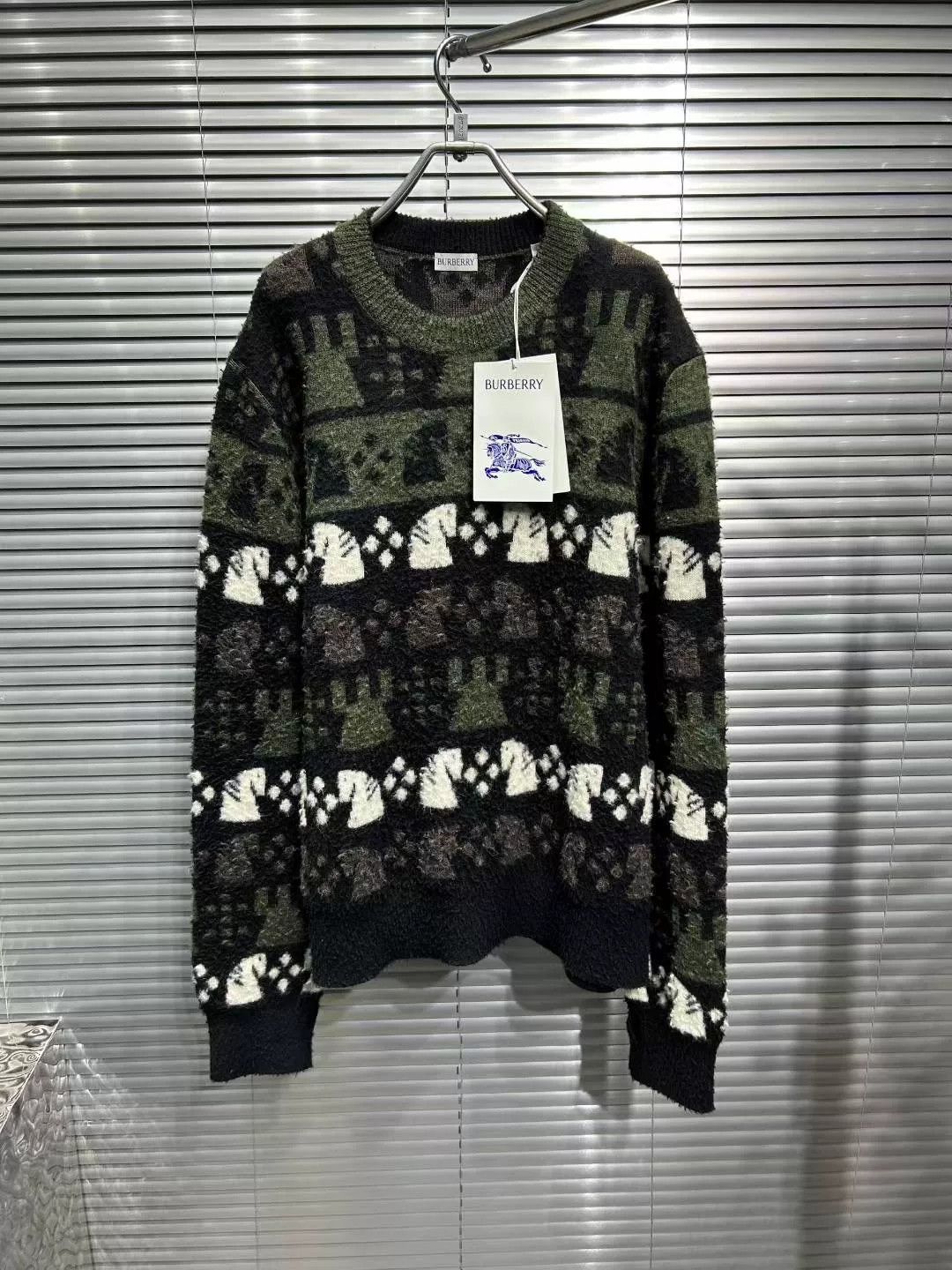 Burberry Burberry Olive Green Horse Print Sweater Size US XL / EU 56 / 4 - 1 Thumbnail