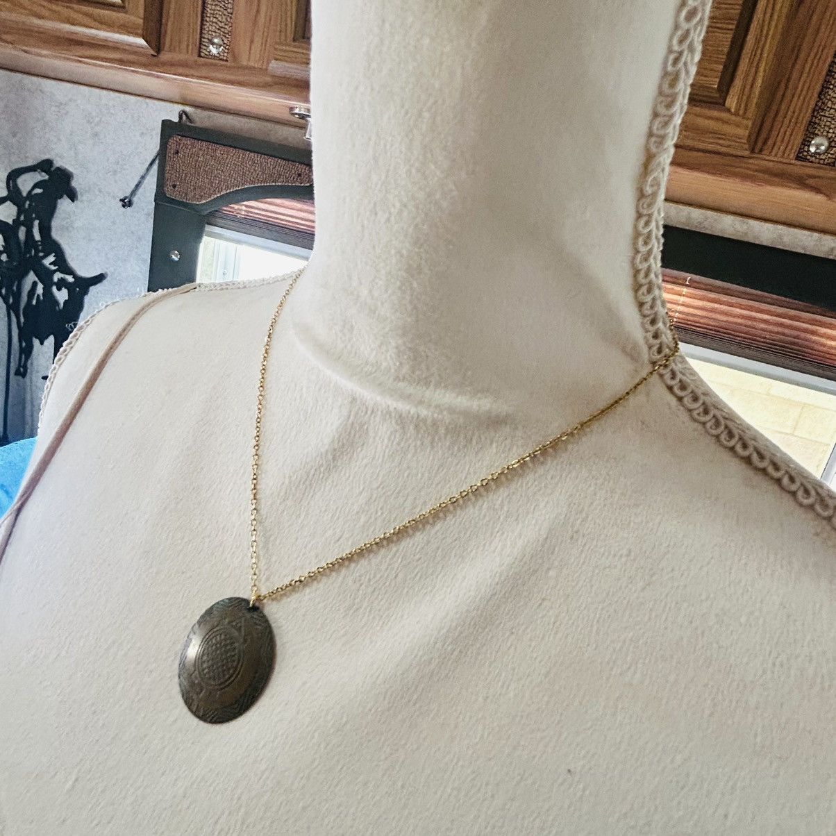 Vintage Vintage brass Egyptian revival turtle medallion necklace Size ONE SIZE - 4 Thumbnail