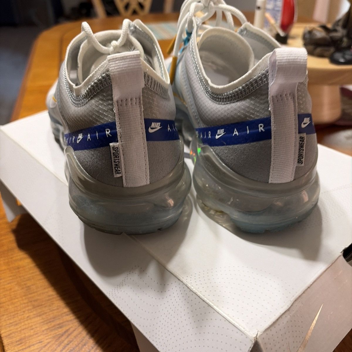 Nike mens NIKE Vapormaxx SE Size US 9 / EU 42 - 2 Thumbnail