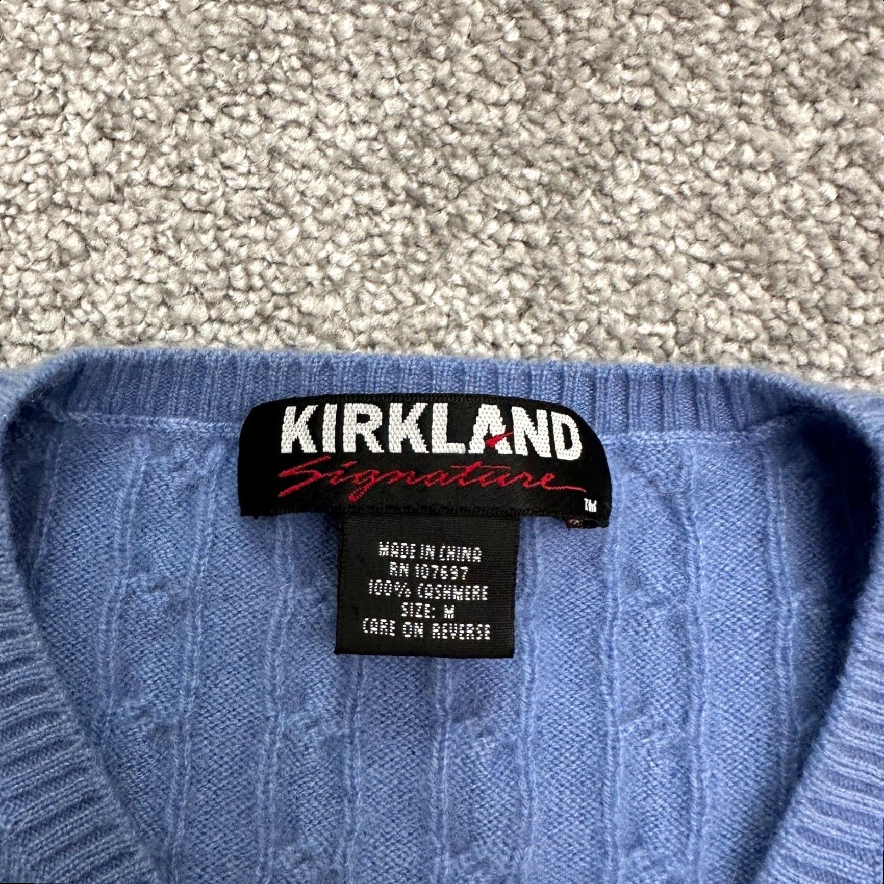 Vintage VINTAGE Kirkland Signature Cashmere Blue Sweater Womens M Shrink Fit Smaller Casual Pullover Knit Cable Knit Long Sleeve V-Neck Shorter Size M / US 6-8 / IT 42-44 - 4 Thumbnail