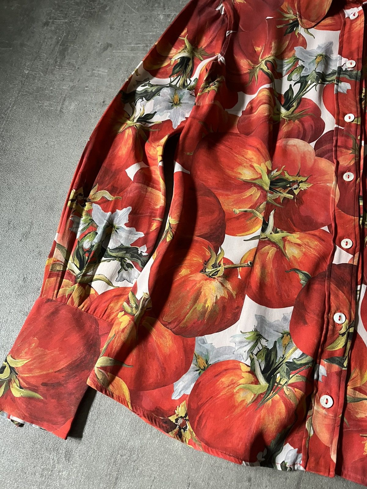 Dolce & Gabbana Dolce & Gabbana S/S 2012 silk tomato print shirt Size S / US 4 / IT 40 - 2 Thumbnail