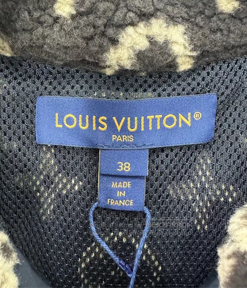 Louis Vuitton Louis Vuitton Teddy lambswool zip-up hooded jacket with fu Size XS / US 0-2 / IT 36-38 - 3 Thumbnail