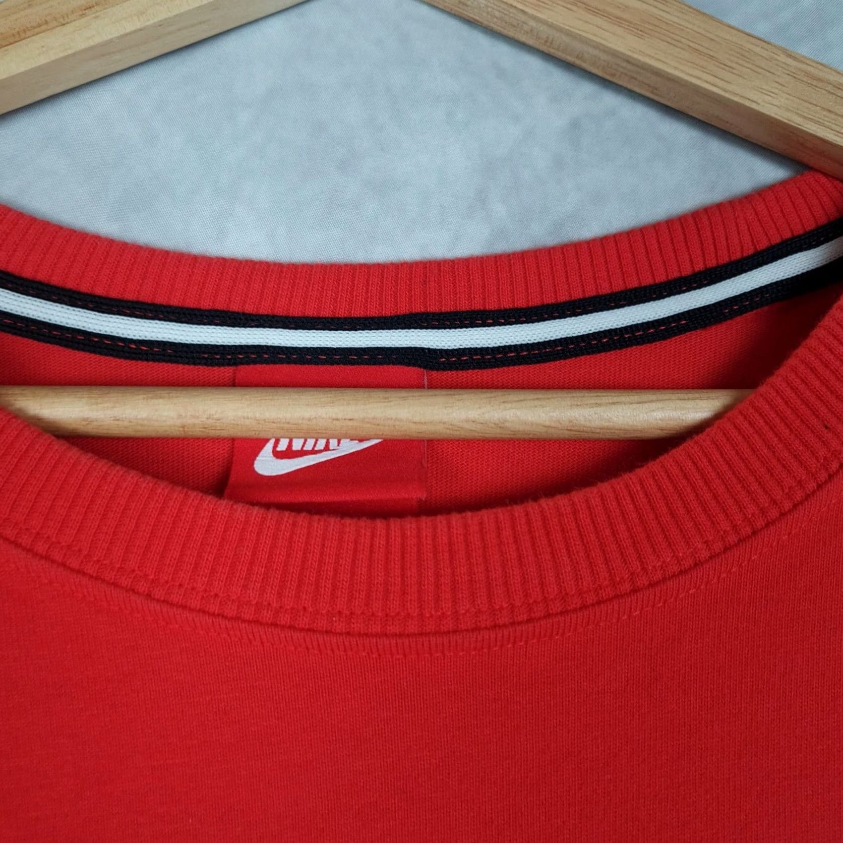 Nike Nike Shirt Mens XL Red NIKE 34 Football Jersey Graphic Tee Top Vintage No 608919-602 Size US XL / EU 56 / 4 - 3 Thumbnail