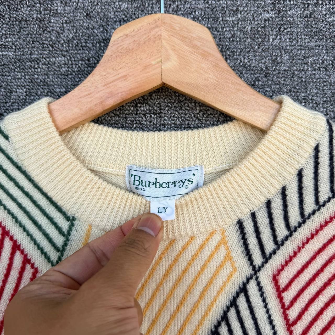 Burberry Vintage Burberrys’ London Argyle Knit Diamond 90s Sweater Size US L / EU 52-54 / 3 - 6 Thumbnail
