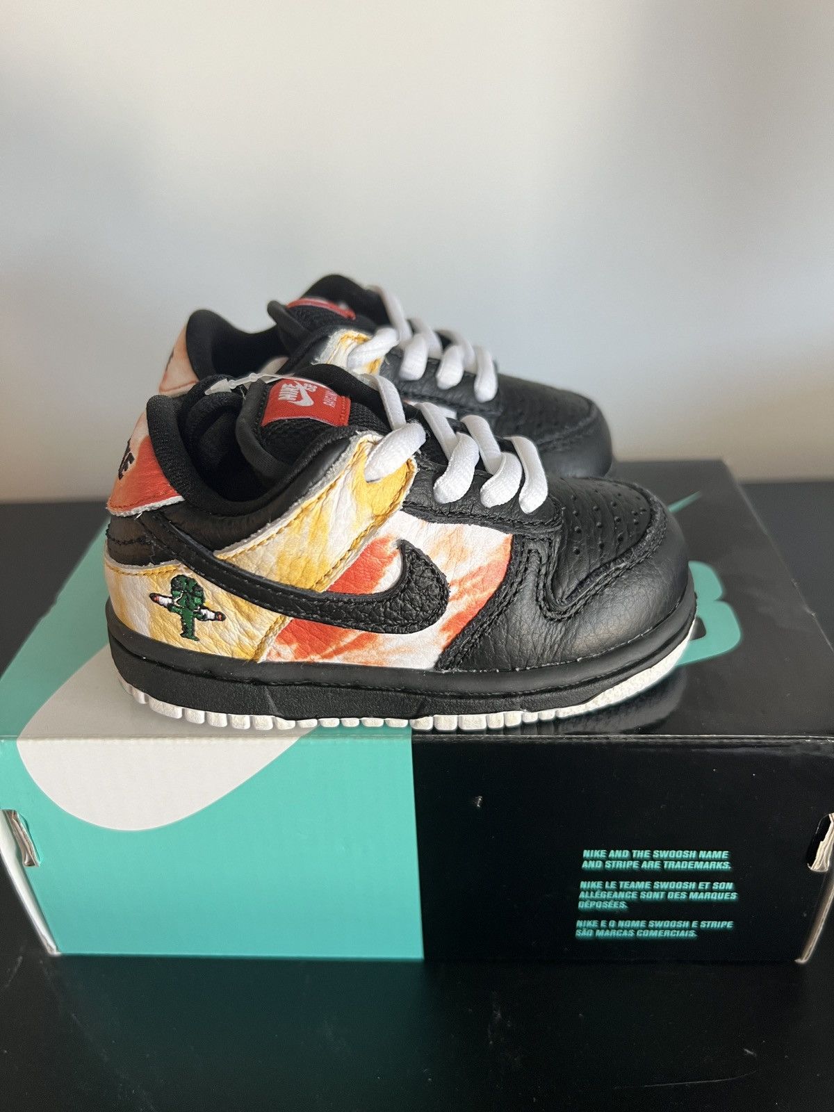 Nike NIKE SB DUNK LOW “RAYGUN” (TD) Size US 5 / EU 37 - 5 Thumbnail
