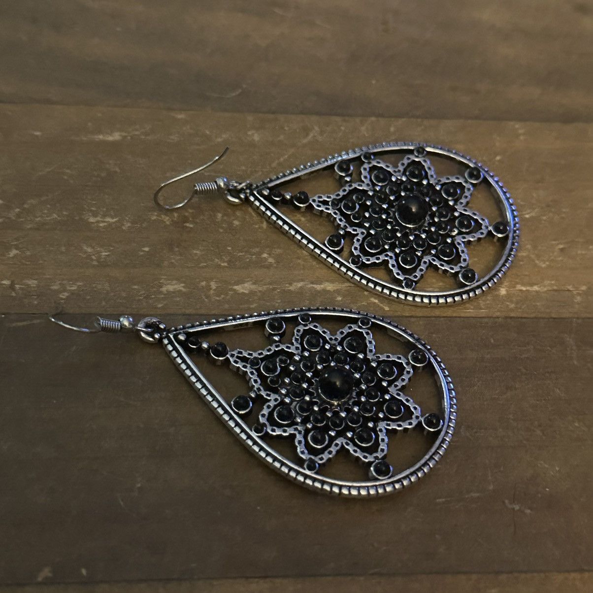 Other Large silver filigree black cabochon stone teardrop earrings Size ONE SIZE - 5 Thumbnail