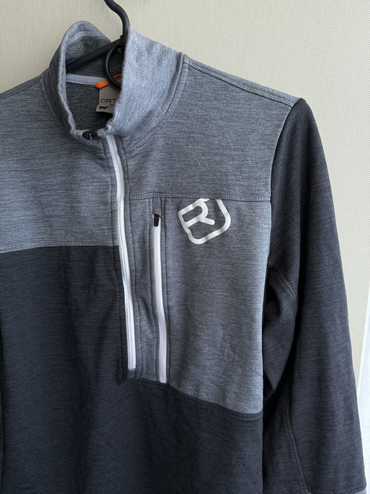 ORTOVOX men's ortovox grid merino wool fleece jacket hooded size L Size US L / EU 52-54 / 3 - 2 Thumbnail