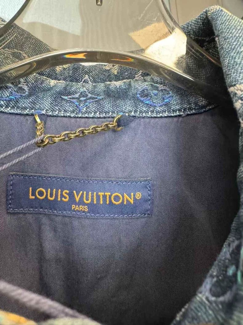 Louis Vuitton Louis Vuitton Color gradient denim short sleeve shirt Size US L / EU 52-54 / 3 - 5 Thumbnail