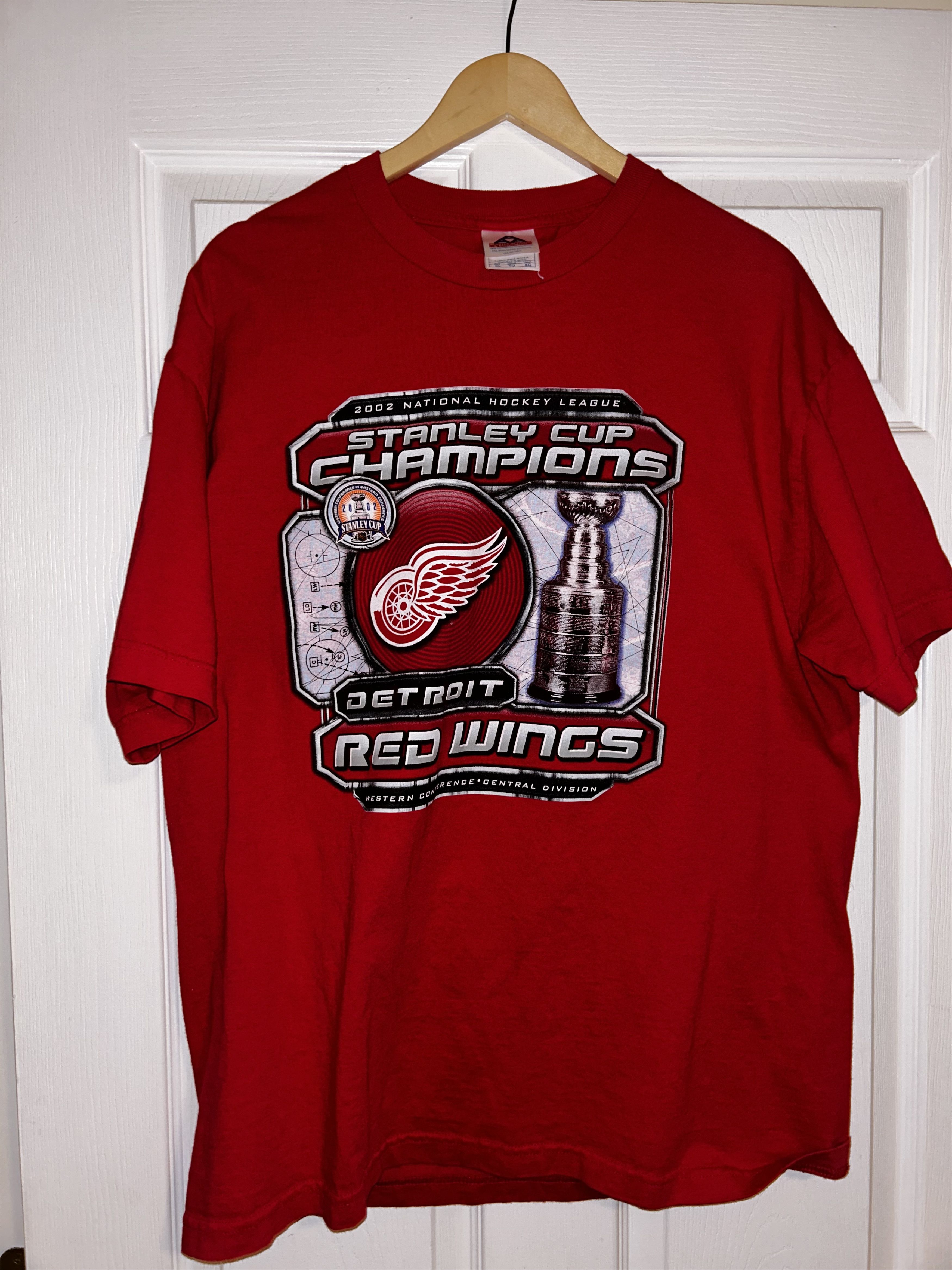 Alstyle × Vintage Vintage Red Wings Graphic Tee Size US XL / EU 56 / 4 - 1 Thumbnail