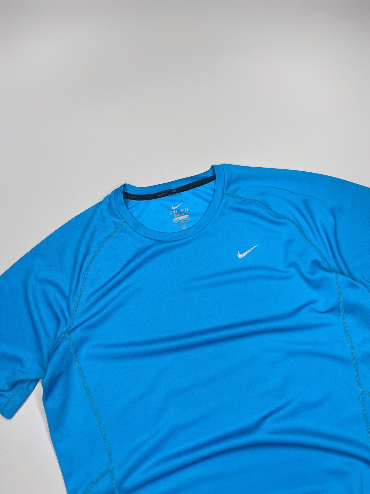 Vintage Vintage Y2K Nike Miler Dri-Fit Tee Size US M / EU 48-50 / 2 - 3 Thumbnail
