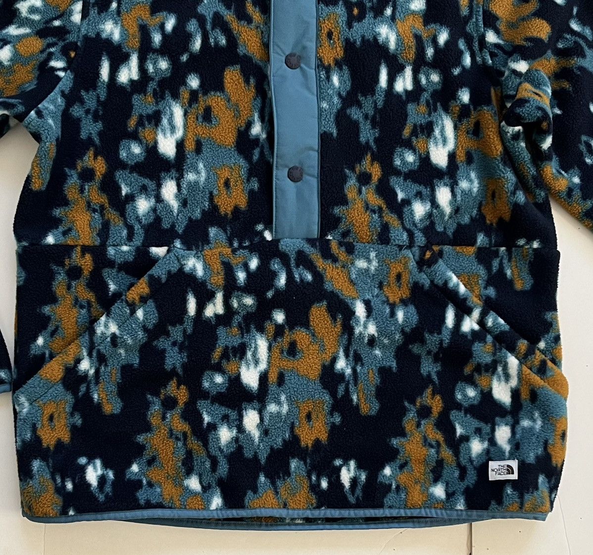 The North Face North Face 1/4 Snap Carbondale Fleece Hood, Camo Print, NWT Size US M / EU 48-50 / 2 - 8 Thumbnail