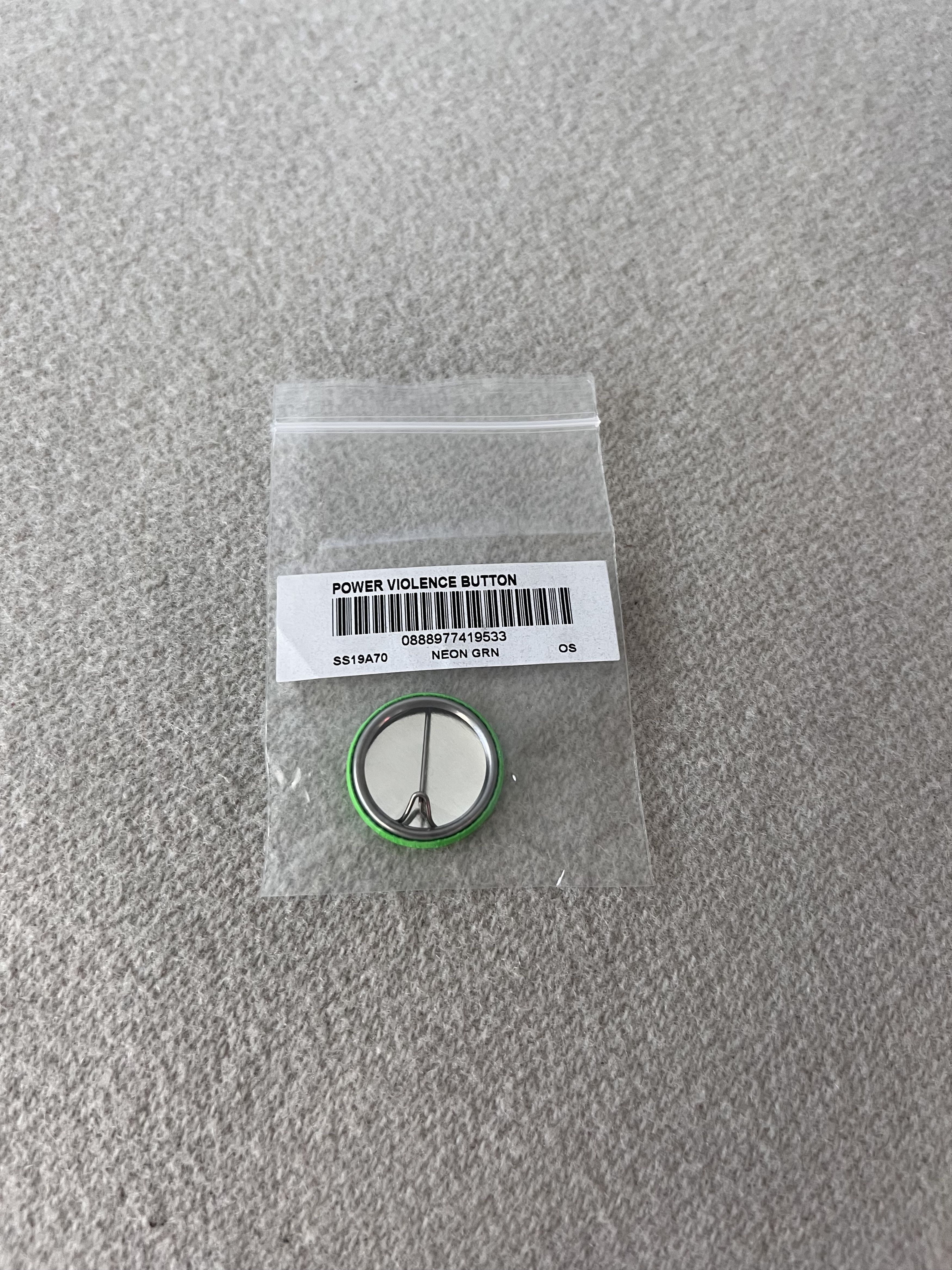 Supreme Supreme SS19 Power Violence Button Pin in Green Size ONE SIZE - 2 Thumbnail