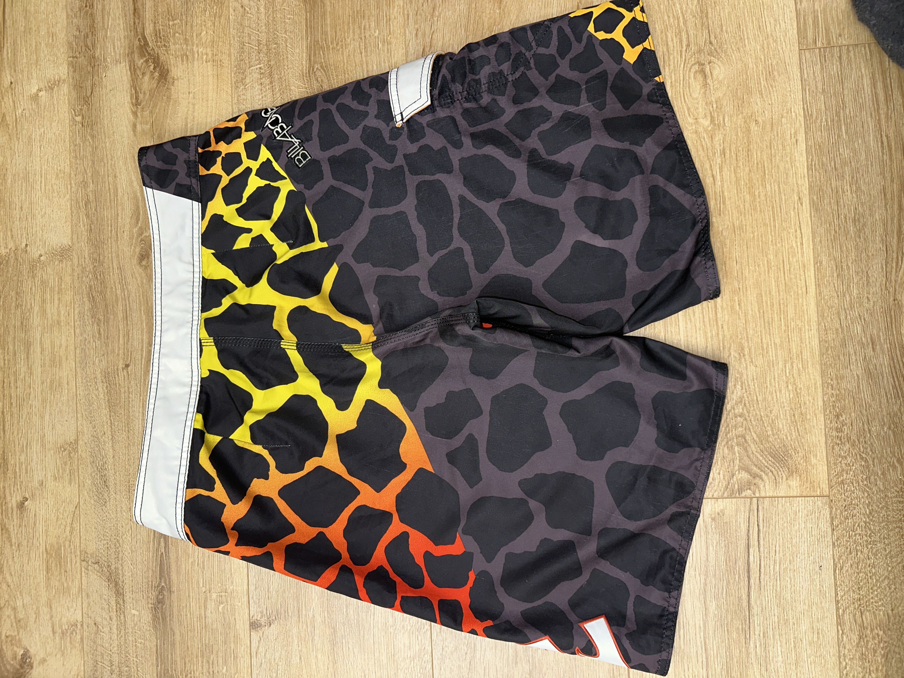 Billabong Billabong Taj Burrow Series Surf Swim Giraffe Print Size 33 Size US 33 - 8 Thumbnail