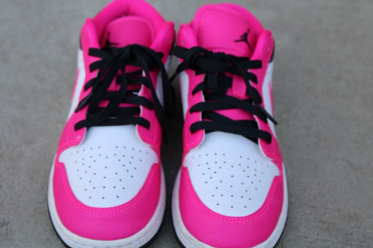 Jordan Brand Jordan 1 Low Fierce Pink (GS) Sneaker 6Y Leather Retro Size US 6 / IT 36 - 2 Thumbnail