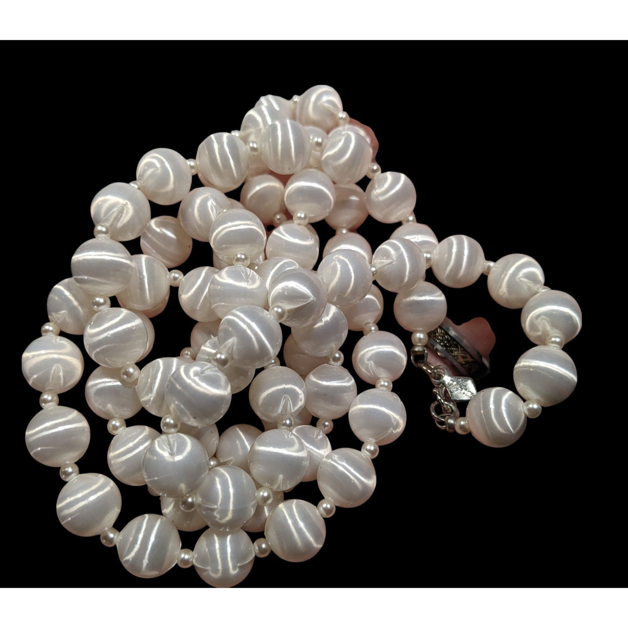 Other Vintage Sarah Coventry White Silk Beaded Necklace Size ONE SIZE - 7 Thumbnail