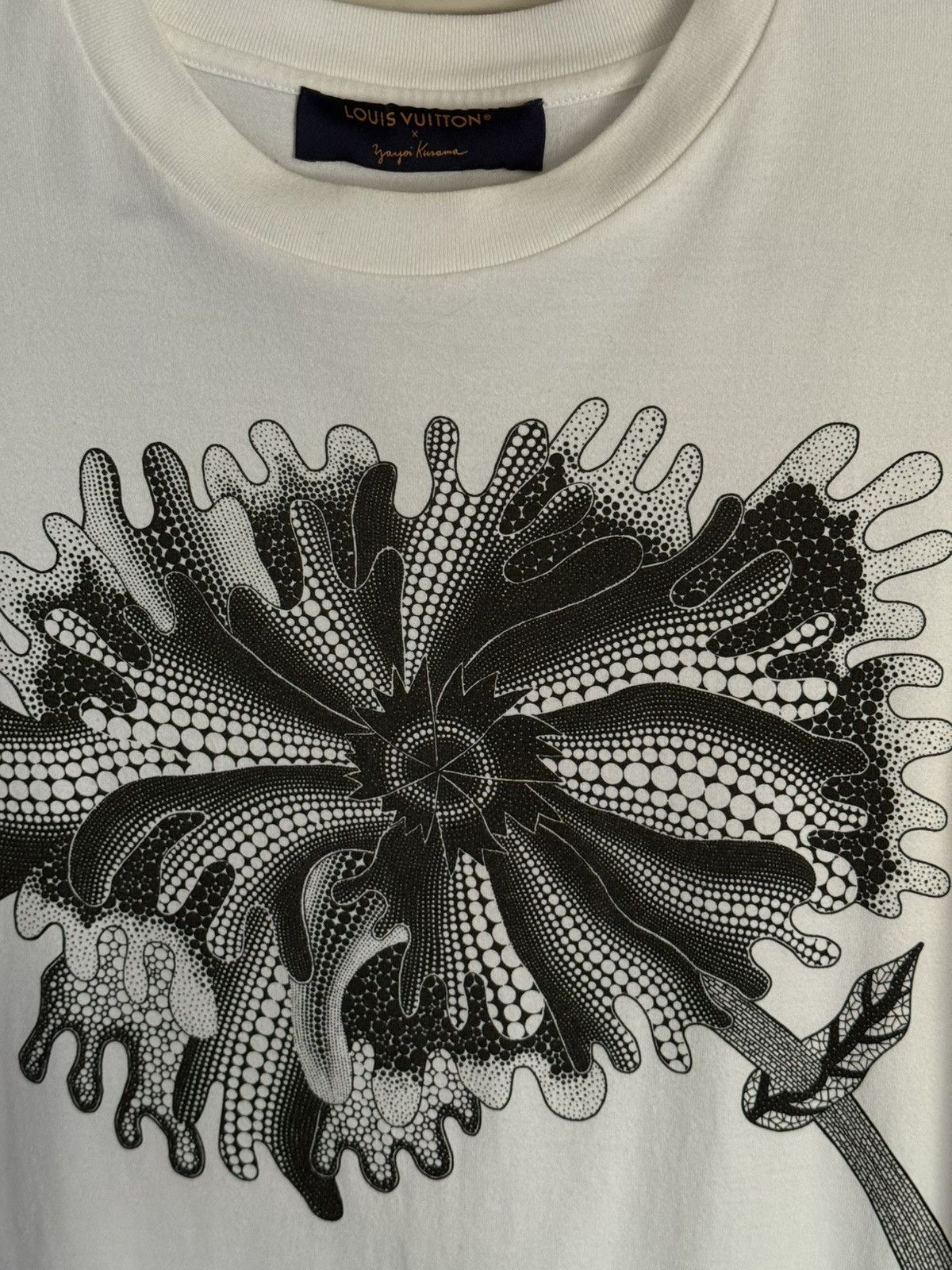 Louis Vuitton × Yayoi Kusama Louis Vuitton x Yayoi Kusama Psychedelic Flower Shirt Size US L / EU 52-54 / 3 - 2 Thumbnail