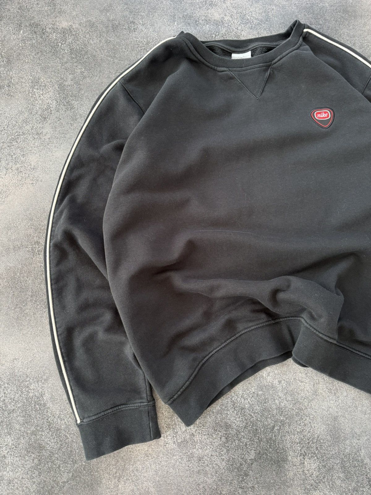 Nike Vintage Nike Logo Baggy Crewneck Sweatshirt Swoosh y2k Size US L / EU 52-54 / 3 - 2 Thumbnail