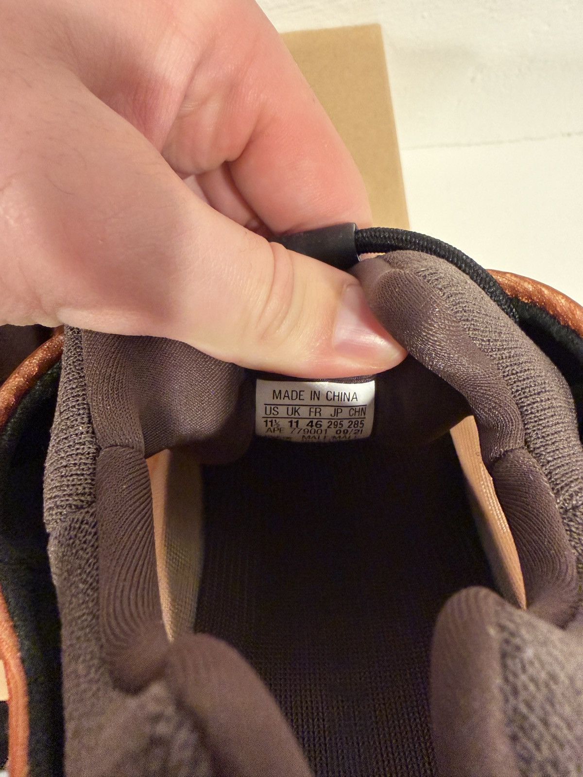 Yeezy Brand new copper size 11.5 Size US 11.5 / EU 44-45 - 4 Thumbnail