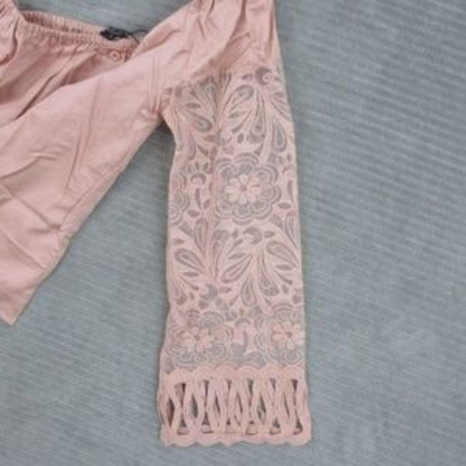 Other NWT Romeo + Juliet Couture Off the Shoulder Blouse Medium Size M / US 6-8 / IT 42-44 - 2 Thumbnail