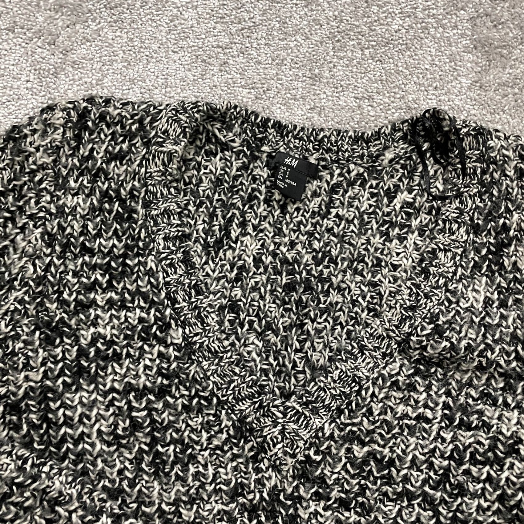 H&M H&M Sweater Dress Women's Small Black Knit V-Neck Pockets Solid Size S / US 4 / IT 40 - 4 Thumbnail