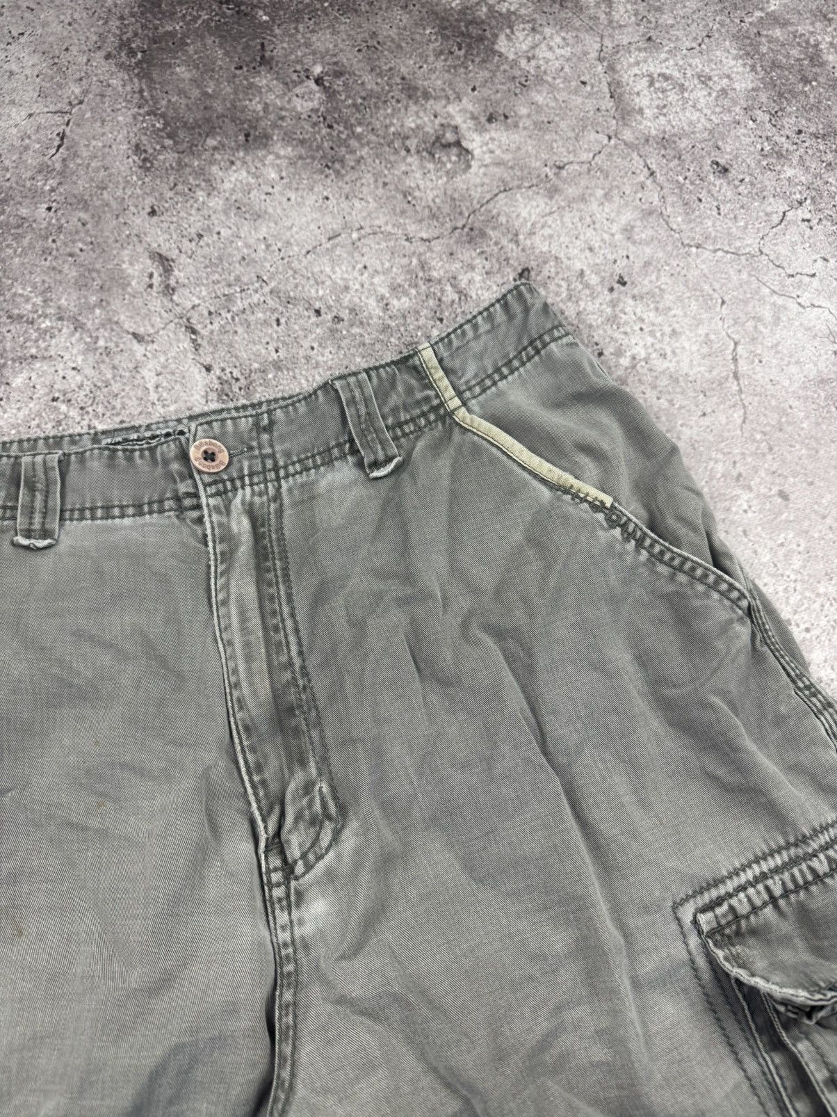 Billabong Crazy vintage y2k baggy faded billabong cargo shorts skater Size US 31 - 4 Thumbnail