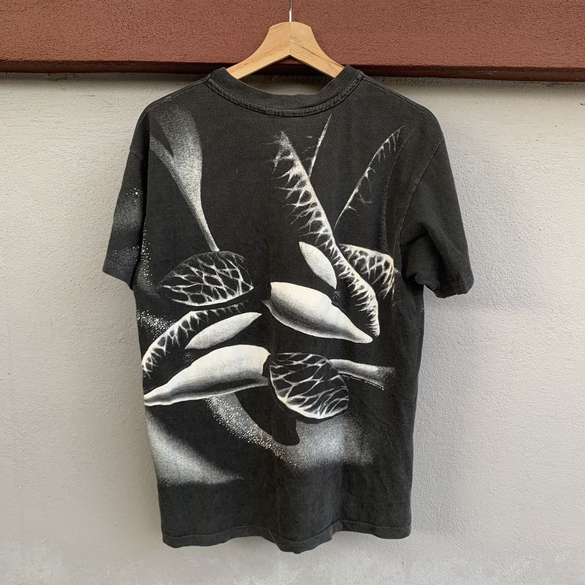 Vintage Thrashed Faded 90s HarleQuin Killer Whale Art Animal Tee Size US L / EU 52-54 / 3 - 2 Thumbnail