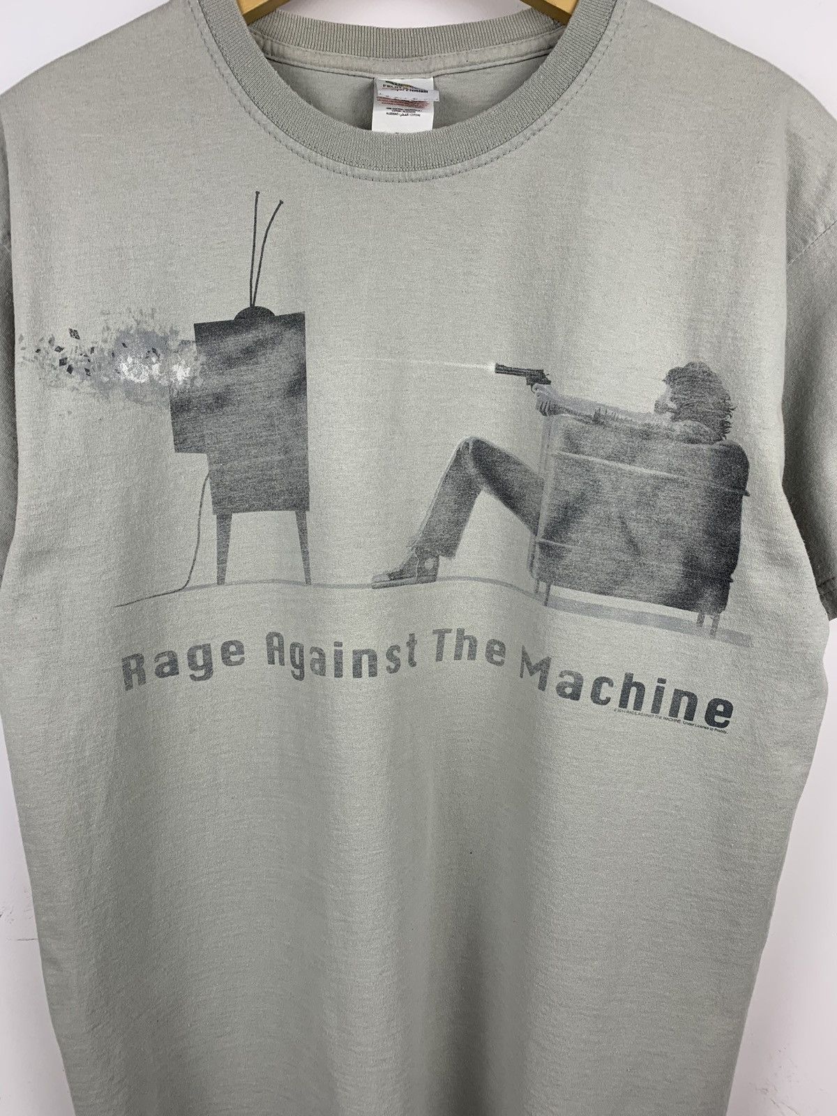 Band Tees Vintage Rage Against The Machine 2014 Rock Band T-Shirt Size US M / EU 48-50 / 2 - 4 Thumbnail