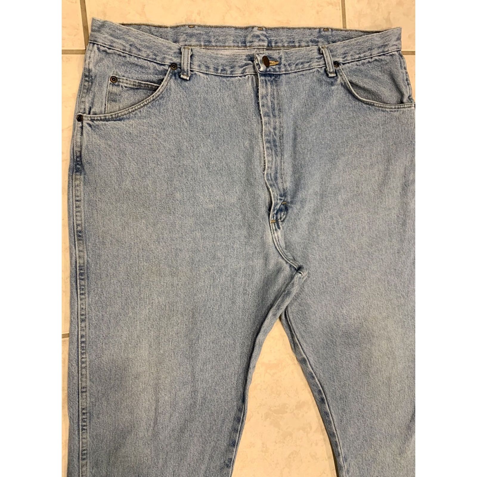 Wrangler Wrangler Jeans Men's 40x32 Rugged Wear Straight Leg Blue Denim Light Wash Size US 40 / EU 56 - 2 Thumbnail