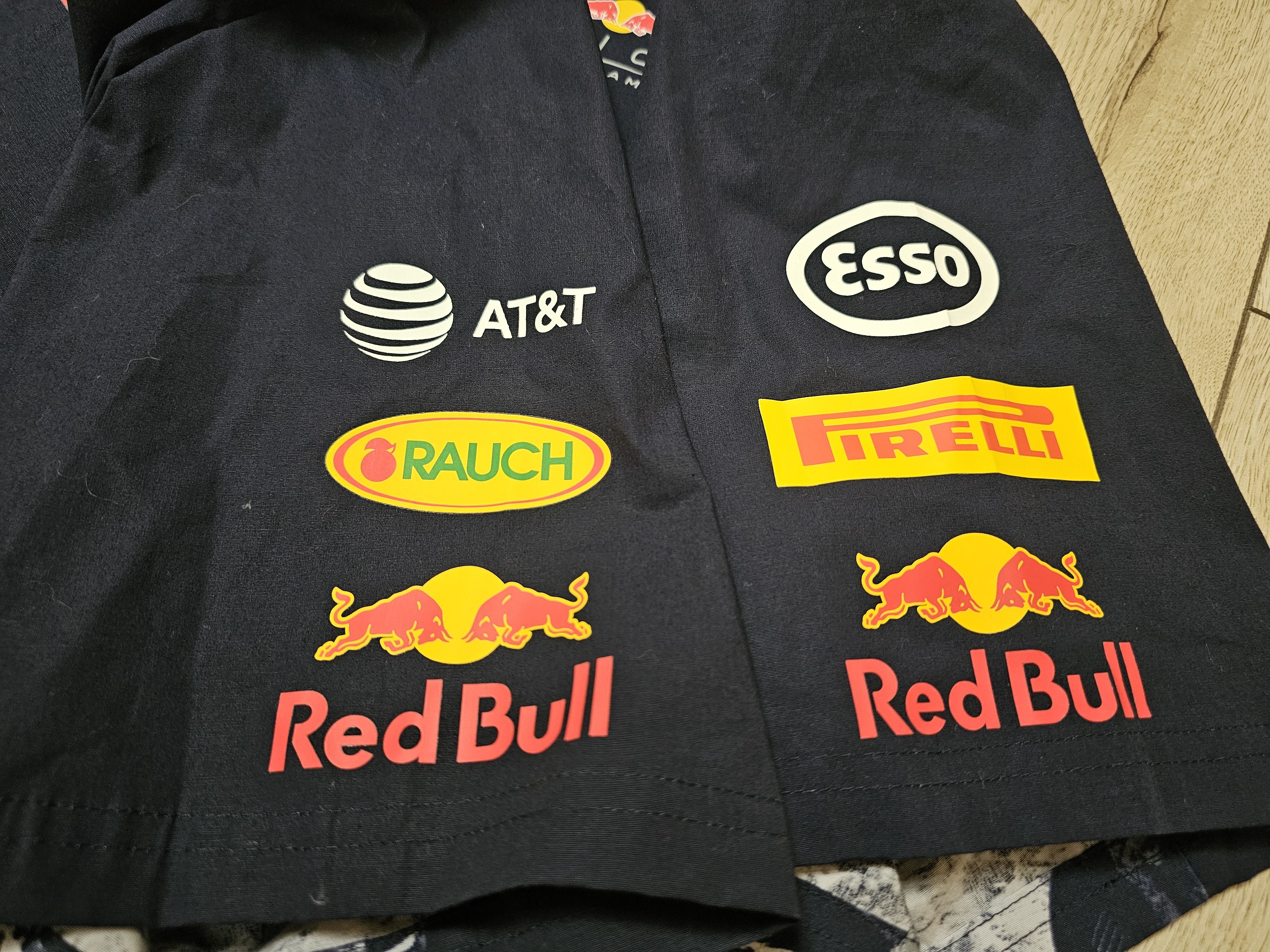 Formula 1 RED BULL RACING SHIRT BUTTON 2017 F1 TEAM SHIRT BUTTON Size US XL / EU 56 / 4 - 6 Thumbnail
