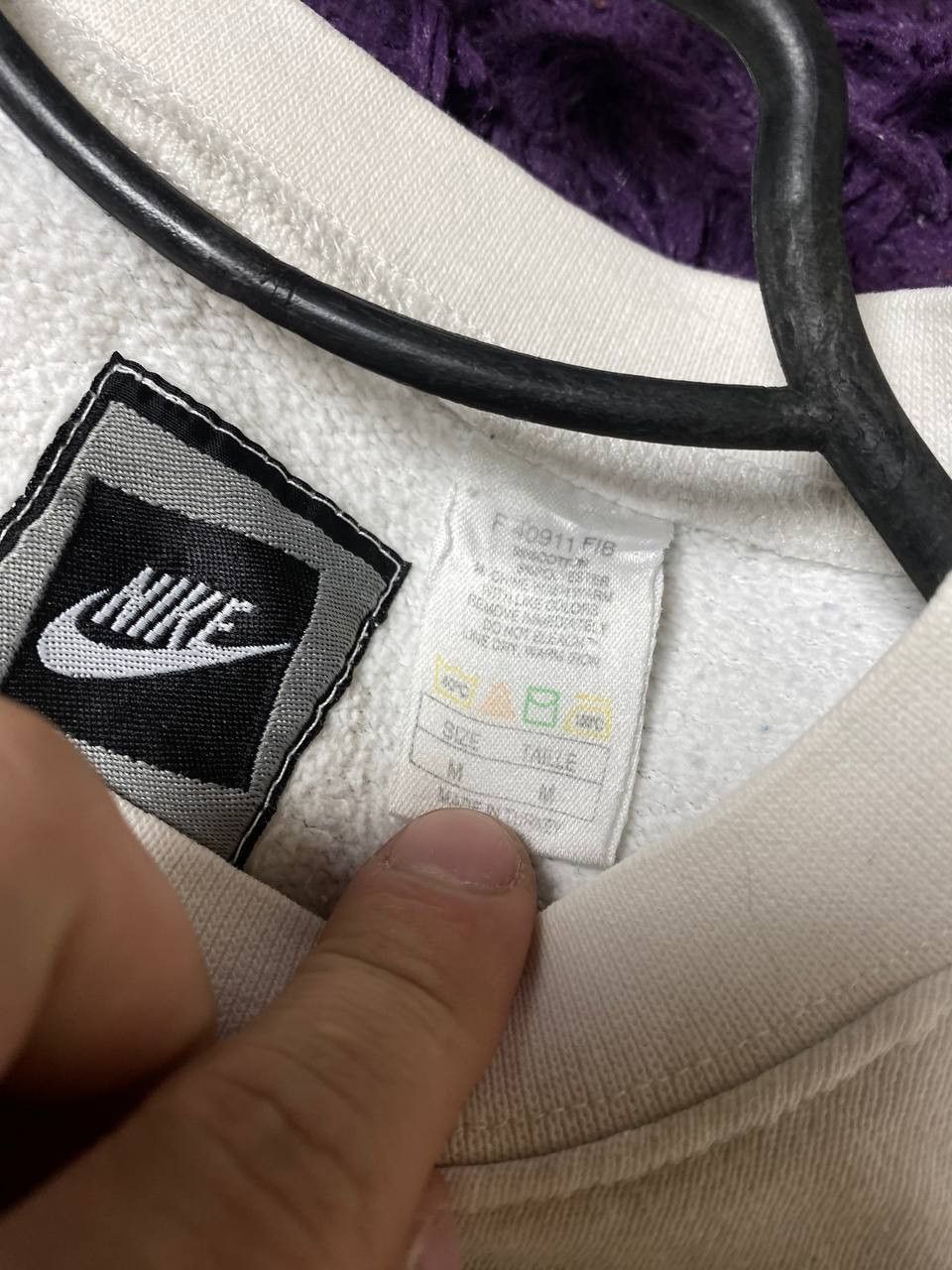 Nike Vintage Nike Embroidered Logo Sweater Size M Size US M / EU 48-50 / 2 - 2 Thumbnail