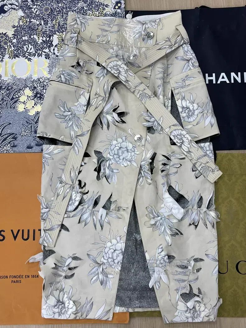 Maison Margiela Maison Margiela Khaki flower printed hole skirt Size 26" / US 2 / IT 38 - 1 Thumbnail