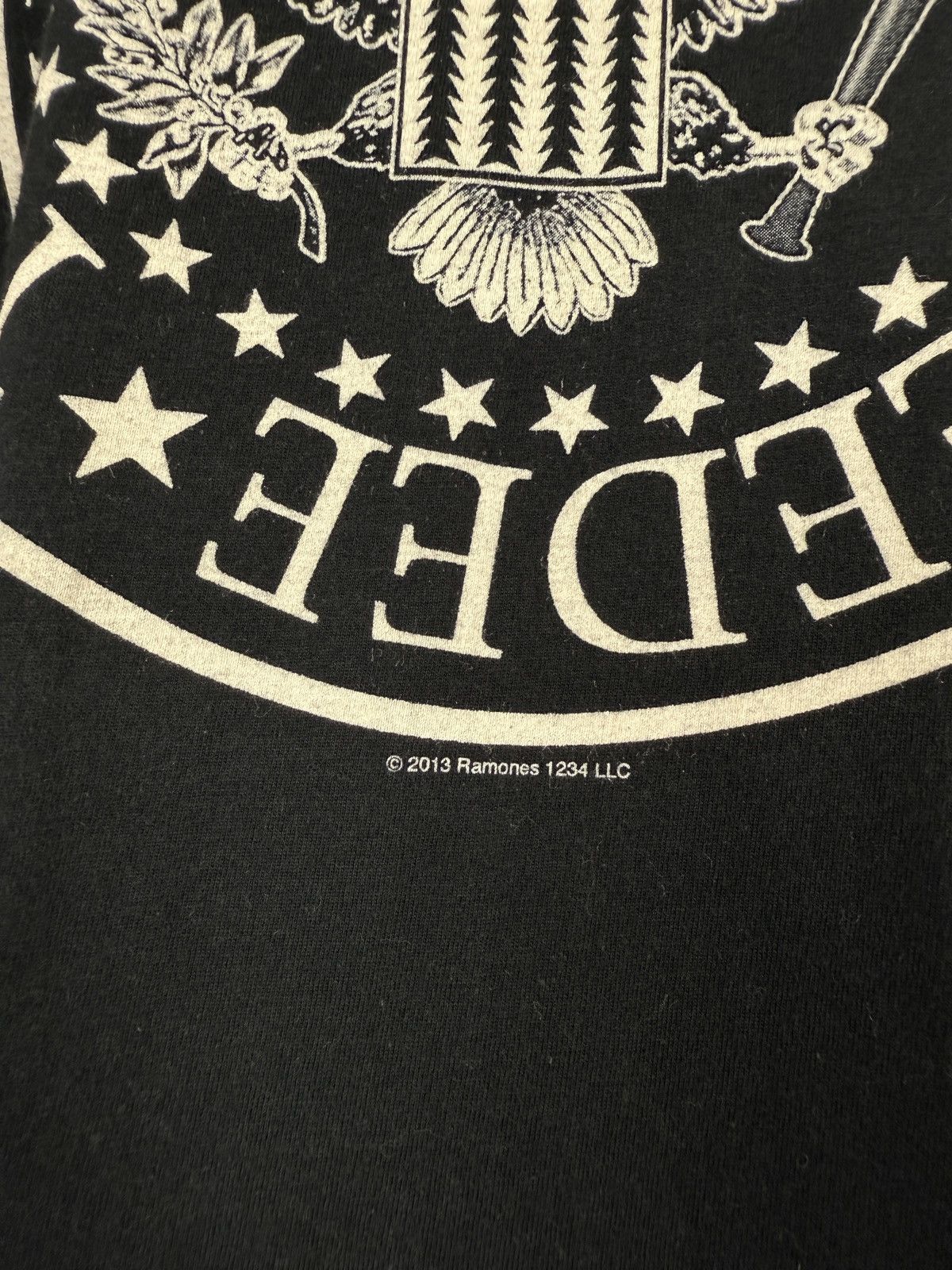 Band Tees 2013 Ramones Band Logo Hey Ho Lets Go Graphic T-Shirt Size US XL / EU 56 / 4 - 4 Thumbnail