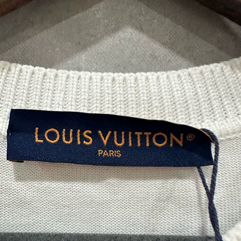 Louis Vuitton LOUIS VUITTON Embroidered logo pin on chest short sleeves Size US M / EU 48-50 / 2 - 4 Thumbnail