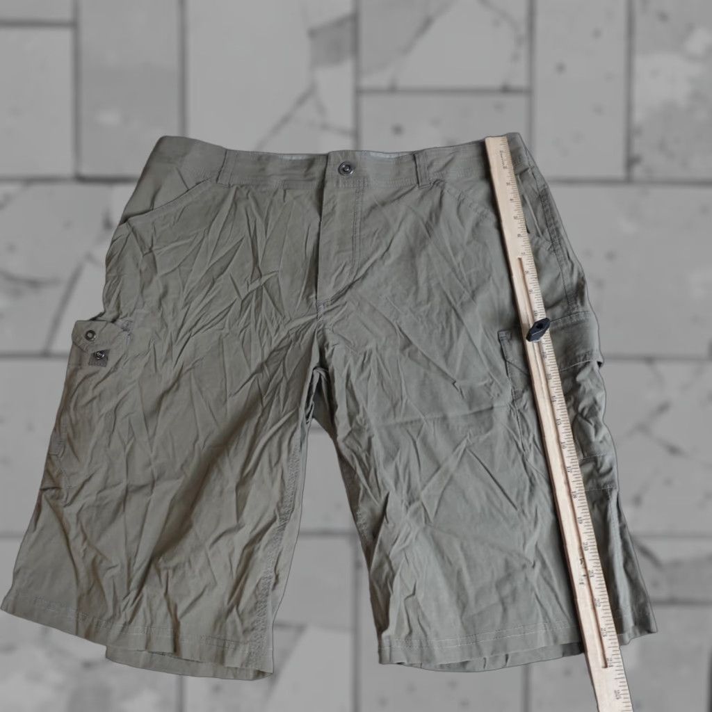 Vintage Kuhl Cargo Shorts 38 Gray Beige Snap Button 12" Inseam 11" Regular Men Casual Outdoor Pockets Size US 38 / EU 54 - 1 Thumbnail