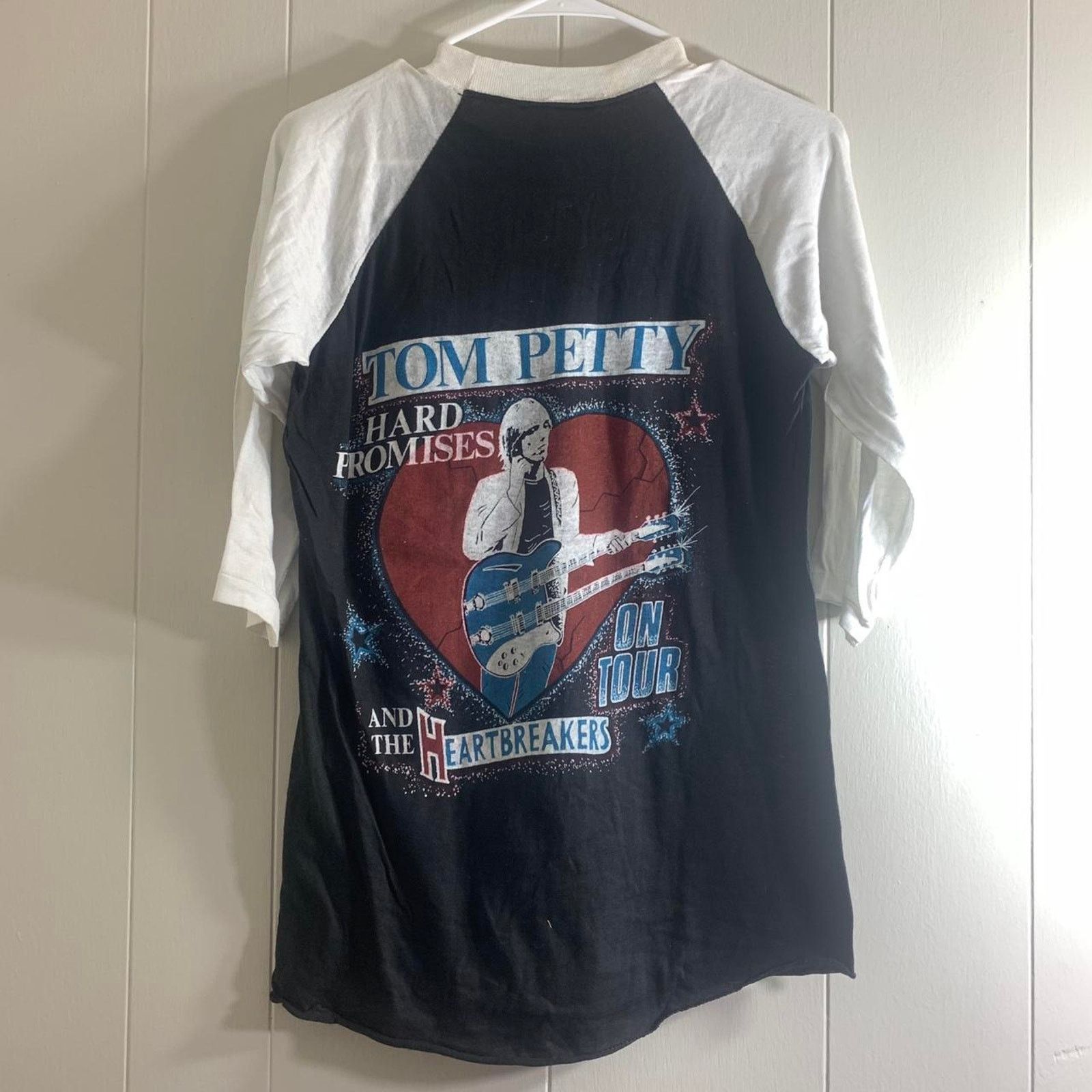 Vintage 1983 TOM PETTY & THE HEARTBREAKERS raglan baseball tee shirt Size US M / EU 48-50 / 2 - 6 Thumbnail