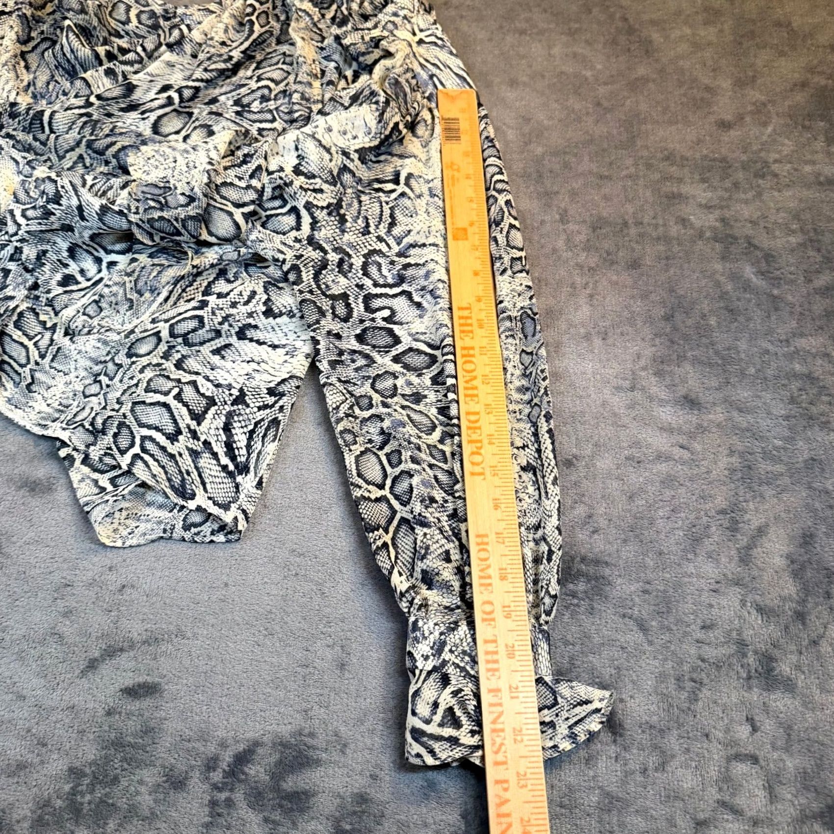 Zara Zara Blouse Womens Large Gray Multicolor Animal Print Ruffle Neck Long Sleeve Relaxed Fit Bohemian Casual Shirt Size L / US 10 / IT 46 - 7 Thumbnail