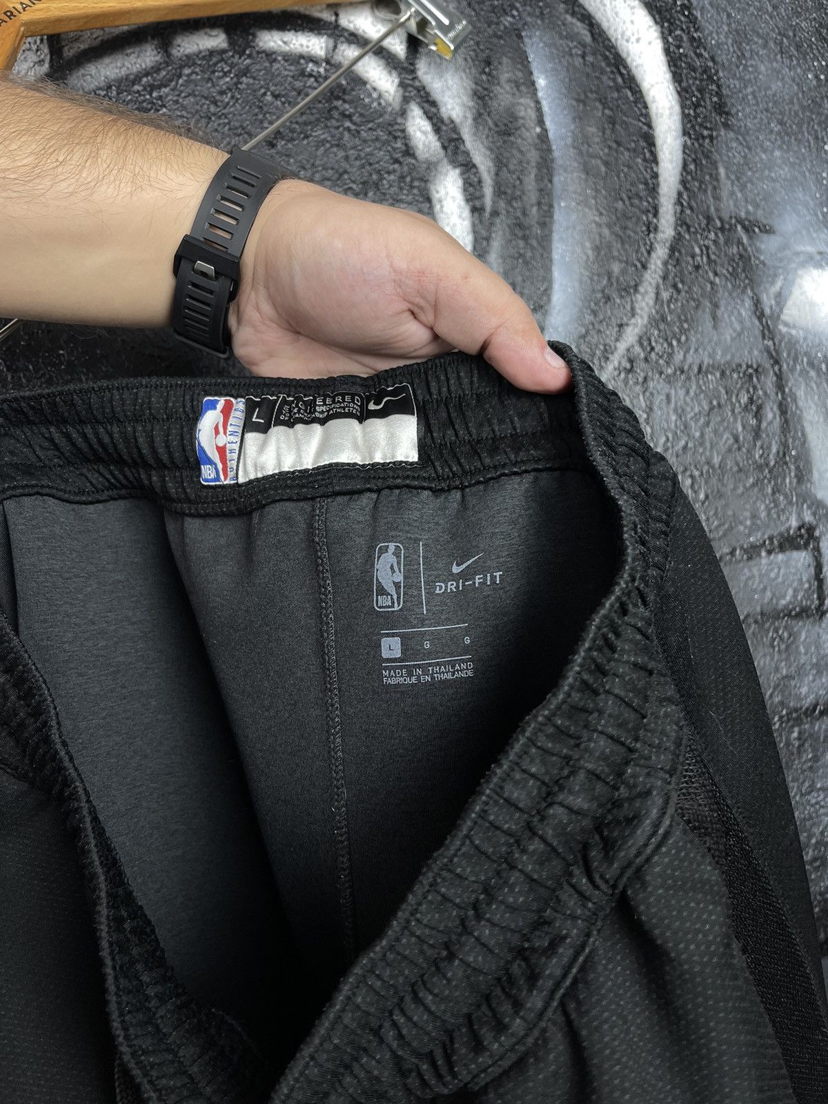 Nike Nike NBA Bucks Black Shorts Men’s Size Large Size US 33 - 9 Thumbnail