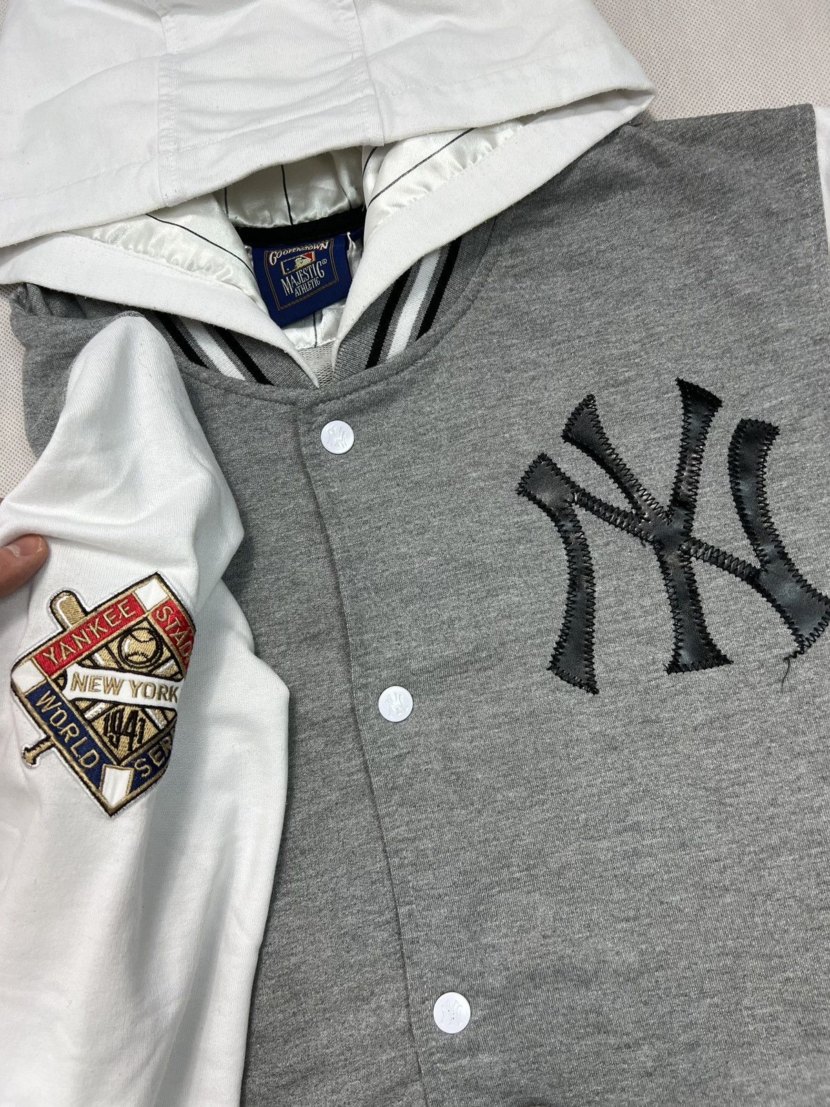 MLB × Majestic × New York Yankees Hoodie Majestic Athletic New York Yankees MLB Vintage Size US XL / EU 56 / 4 - 4 Thumbnail