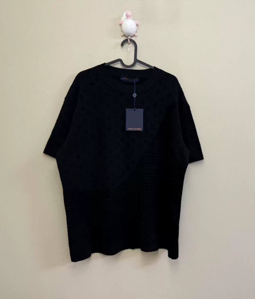 Louis Vuitton louis vuitton black logo short sleeve top Size US XL / EU 56 / 4 - 1 Thumbnail