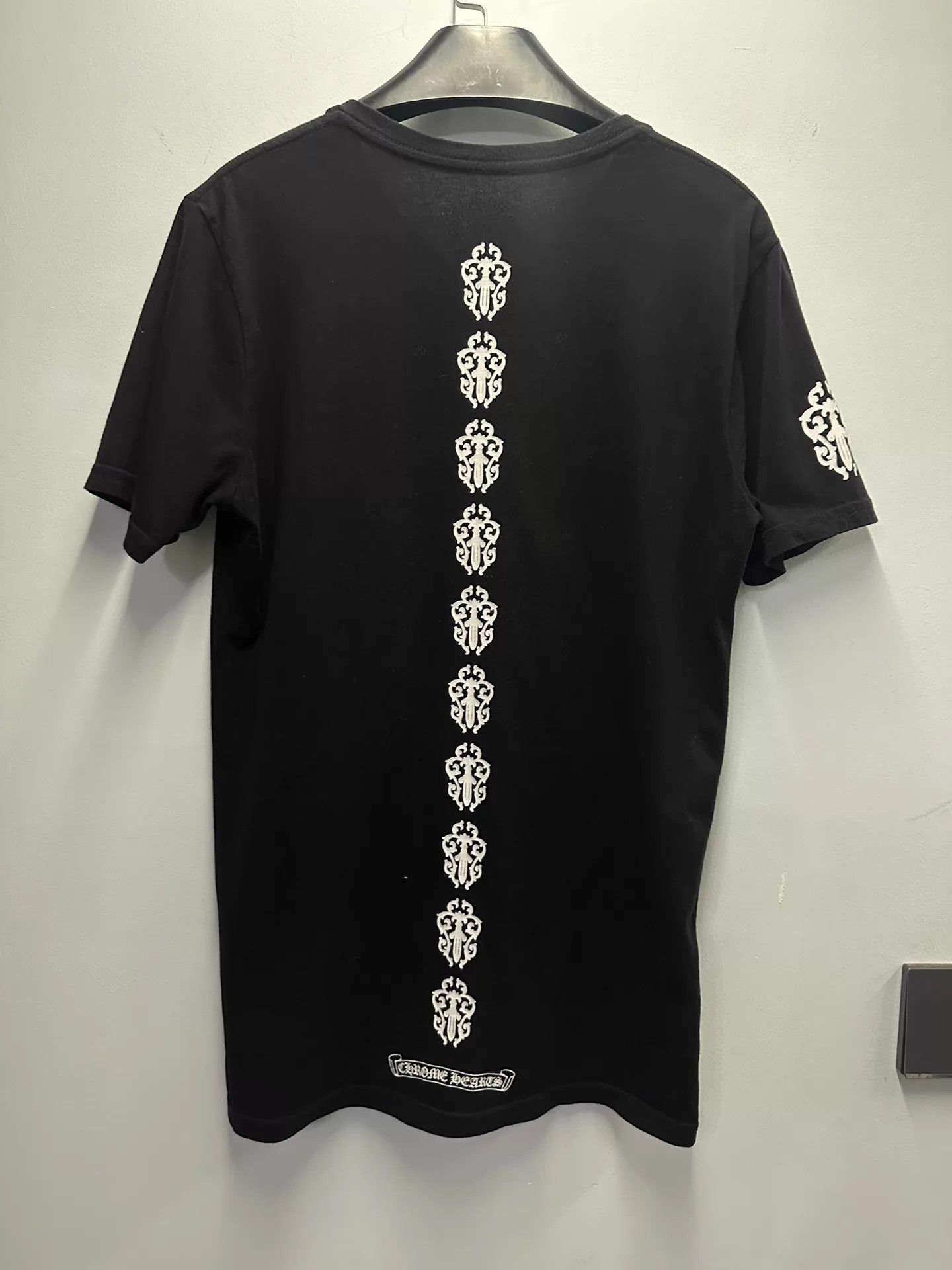 Chrome Hearts Chrome Hearts Vine Sword Scroll V-neck SS Tee M Size US M / EU 48-50 / 2 - 4 Thumbnail