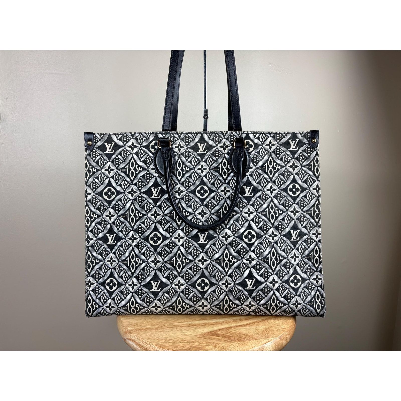 Authentic Louis Vuitton OnTheGo GM Limited Edition Jacquard
