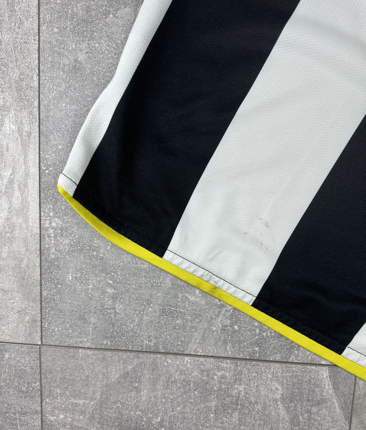 Nike Nike Juventus 2009/10 Home Soccer Football Jersey Size US S / EU 44-46 / 1 - 21 Thumbnail