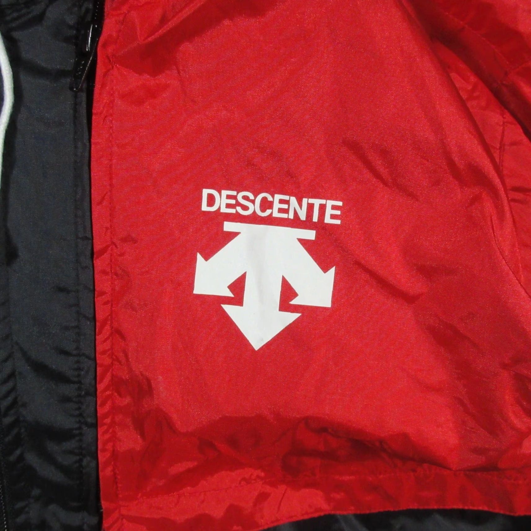 Vintage VINTAGE Descente Vest Mens L Red Lightweight Hooded Zip Off Sleeves 90s Japan Ski Windbreaker Modern Functionality Size US L / EU 52-54 / 3 - 6 Thumbnail