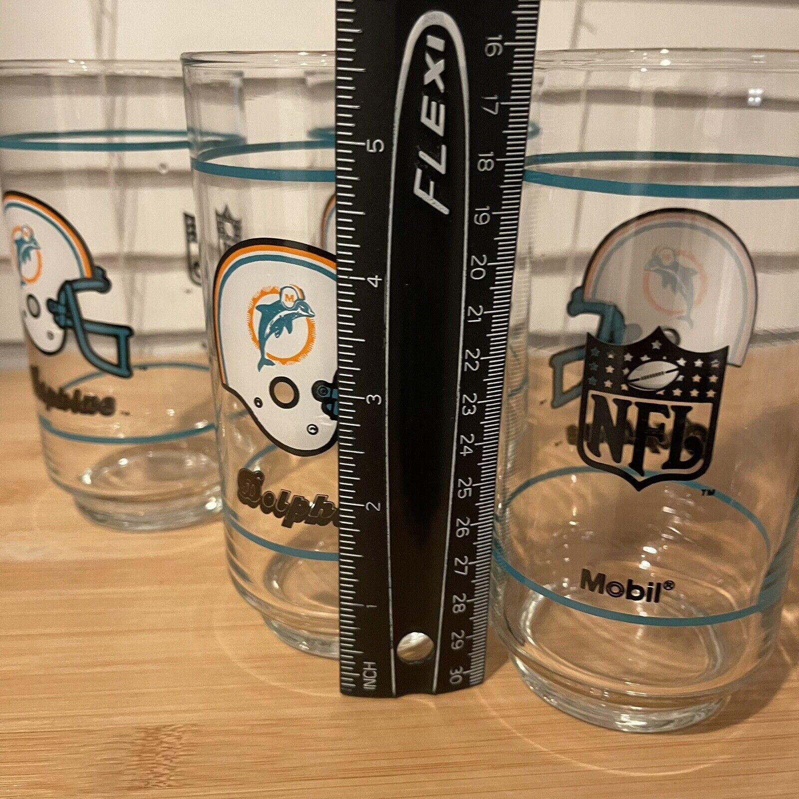 Vintage Set Of 4 Vtg 1980’s MIAMI DOLPHINS MOBIL GAS PROMO GLASS Size ONE SIZE - 6 Thumbnail