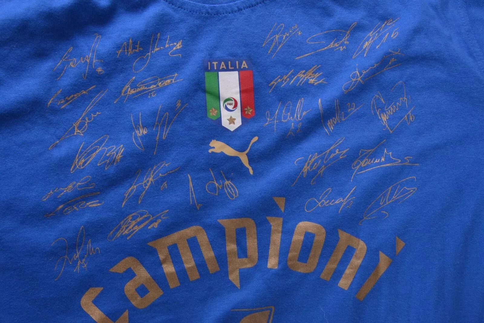 Puma ITALY CAMPIONI 2006 FOOTBALL SHIRT JERSEY PUMA L SIGNED Size US L / EU 52-54 / 3 - 5 Thumbnail