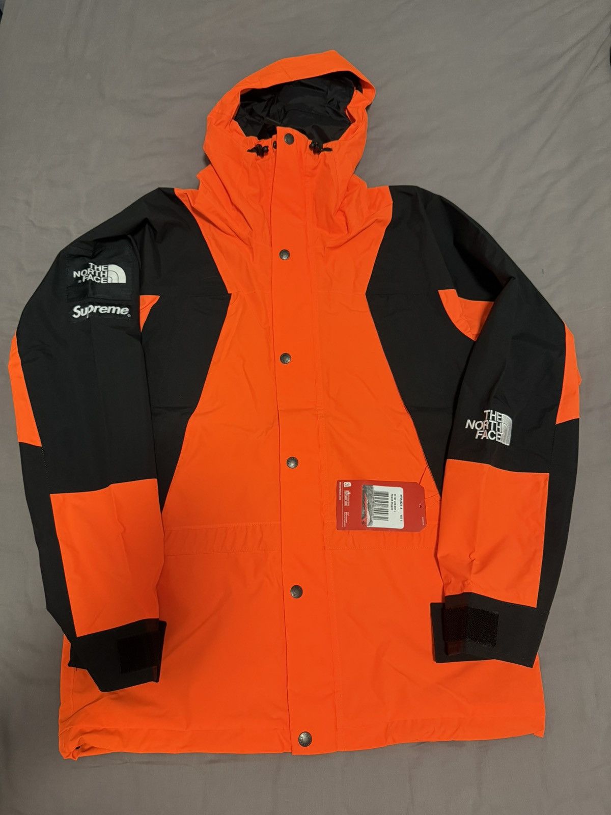 The North Face Supreme tnf the north face orange mountain light Jacket Size US S / EU 44-46 / 1 - 1 Thumbnail