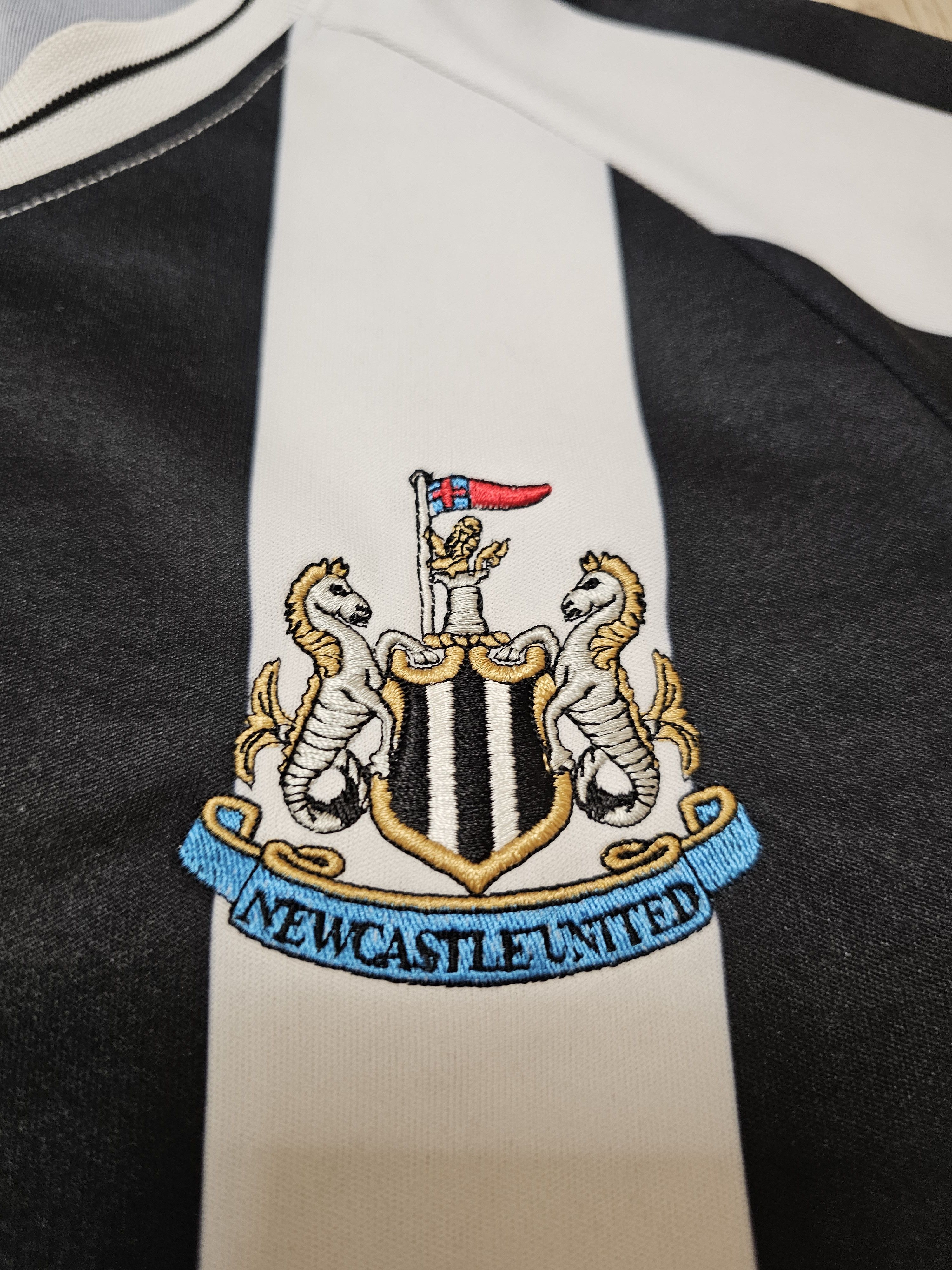 Other NEWCASTLE UNITED 2022 2023 HOME FOOTBALL SHIRT SOCCER JERSEY Size US XL / EU 56 / 4 - 4 Thumbnail