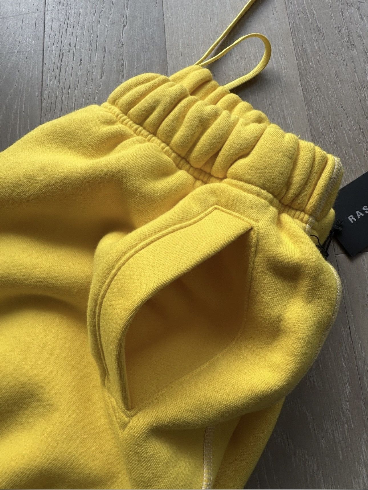 The GV Gallery MEDIUM SMALL GV GALLERY RASPBERRY HILLS LEMON DROP SWEATS Size US 32 / EU 48 - 6 Thumbnail